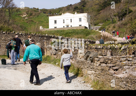 Zu Fuß zum Millcombe House UK Lundy Island-Besucher Stockfoto