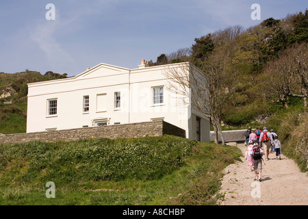 UK Lundy Island Besucher vorbei an Millcombe House Stockfoto