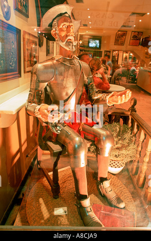 Figur des Don Quijote in der Kneipe Cervezaria La Campana Gorda Toledo Castilla La Mancha Spanien Europa Stockfoto