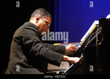 American Jazz Legende und Jazz Pianist Herbie Hancock live auf der Bühne bei Cheltenham Jazz Festival Stockfoto