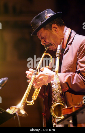 Legendäre Jazzmusiker Ornette Coleman, jazz Trompete und Saxophon bei Cheltenham Jazz Music Festival Stockfoto