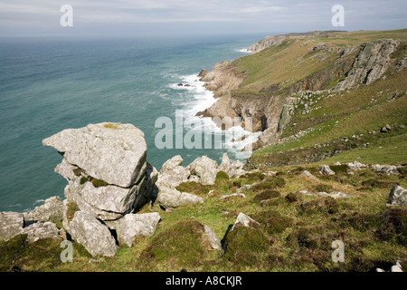 UK Lundy Island Atlantik Küste Felsvorsprung über Jennys Cove Seevogel Nistplatz Stockfoto