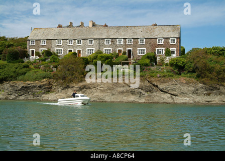 Reihe von Piloten cottages Straßenhändler Cove in der Nähe von Padstow, Cornwall, England, Großbritannien Stockfoto