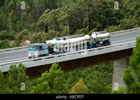 Viadukt auf N1 Mautstraße bei Paarl western Cape Südafrika truck Stockfoto