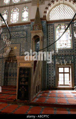 MIHRAB IN DER RUSTEM PASA MOSCHEE, ISTANBUL, TÜRKEI Stockfoto
