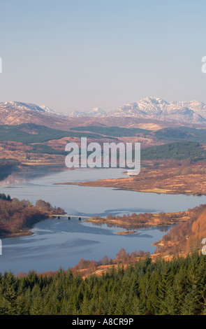 S.W über Loch Garry und Glengarry in der Nähe von Invergarry, Spean Bridge und Fort William. Highland Region Schottlands. Winter Stockfoto