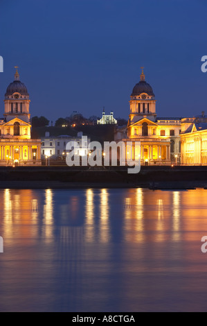 die Themse Old Royal Naval College Queens House des National Maritime Museum und Royal Observatory in der Nacht Stockfoto