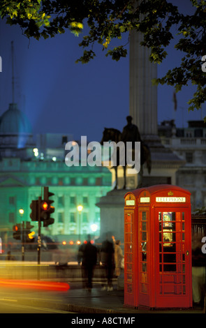 Telefonzellen in Trafalgar Square London England UK Stockfoto