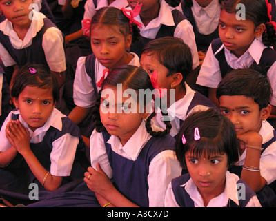 Indian School Kinder bei Moho Zilha Parishad Schule Moho Dorf Panvel Maharashtra India Stockfoto