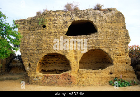 Tal der Tempel in Agrigent, Sizilien Italien. Frühe christliche Katakombe Grabstätten in der Nähe der Tempel der Concordia. Stockfoto