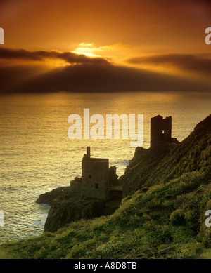 Sonnenuntergang über Krone Minen auf Botallack, St Just, Cornwall Stockfoto