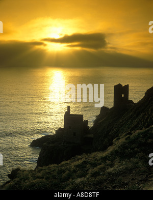 Sonnenuntergang über Krone Minen auf Botallack, St Just, Cornwall Stockfoto