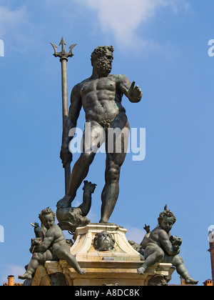 Die Figur des Neptun mit einem Dreizack von Giambologna, Neptunbrunnen, Bologna, Emilia Romagna Italien. Stockfoto