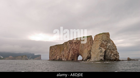 Blick auf den Rocher Percé von der Fähre zur Insel Bonaventure Quebec Kanada Stockfoto