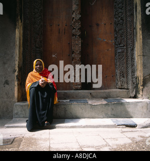 Frau Stonetown Zanzibar Tansania Westafrika Stockfoto