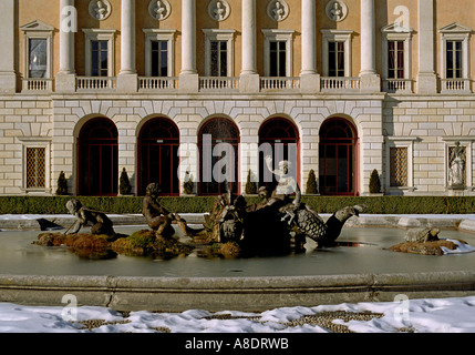 BRUNNEN VOR DER VILLA OLMO COMO LOMBARDEI ITALIEN Stockfoto