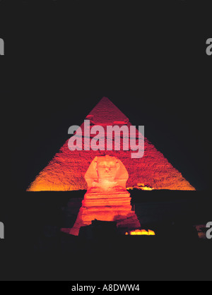 Sphinx und Pyramide in Gizeh Kairo Ägypten Beleuchtung Stockfoto