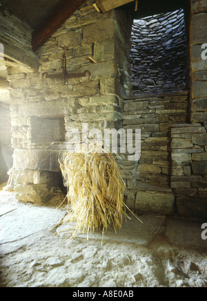 Dh Farm Museum CORRIGALL ORKNEY traditionelle runde Ofen Kamin Ofen und bere Garbe Landwirtschaft Schottland Stockfoto