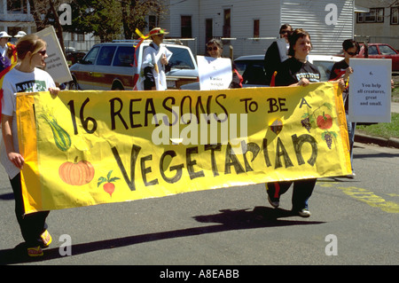 Im Herzen der Bestie May Day Festival Parade Alter Vegetarier-Aktivisten 28. Minneapolis Minnesota USA Stockfoto