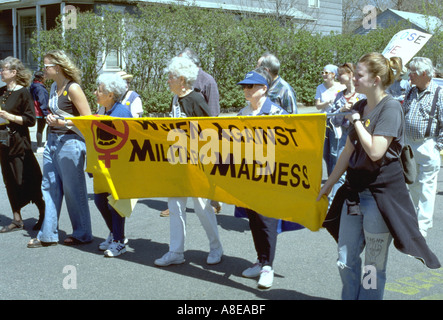 WAMM Aktivisten alle Altersgruppen marschieren im Herzen der Bestie May Day Festival Parade. Minneapolis Minnesota USA Stockfoto