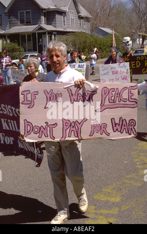 Antikriegsaktivisten Herzstück der Bestie May Day Festival Alter von 53 Jahren. Minneapolis Minnesota USA Stockfoto