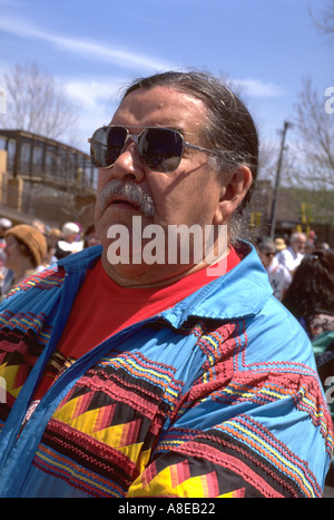 Herz der Bestie May Day Parade Betrachter Clyde Bellecourt. Minneapolis Minnesota USA Stockfoto