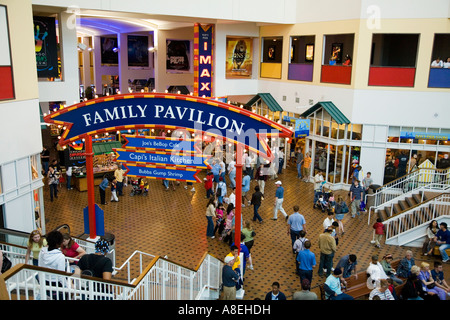 CHICAGO Illinois Leute drinnen bei Familie Pavillon am Navy Pier Geschäfte und Unternehmen in Stockfoto
