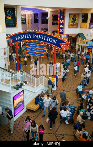 CHICAGO Illinois Leute drinnen bei Familie Pavillon am Navy Pier Geschäfte und Unternehmen in Stockfoto