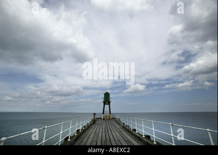 Bestandteil der Hafenpier in der Fischerei Stadt von Whitby North Yorkshire England UK Stockfoto