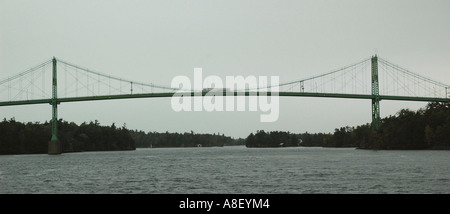 Straßenbrücke über St Lawrence im Bereich 1.000 Inseln Stockfoto