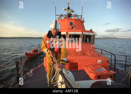 RNLI LIfeboat Ernest und Mabel vor der Küste von Dorset UK Stockfoto