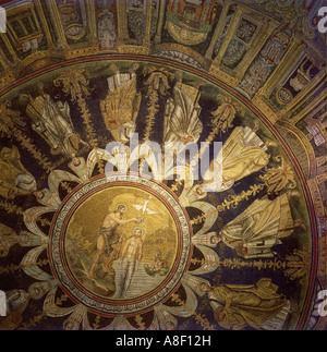 Geographie/Reise, Italien, Ravenna, Emilia Romagna, Kirche, San Vitale, byzantinische Kirche, 528 - 547 n. Chr. für Iustinianus I. erbaut, Innenansicht, Mosaik, Architektur, byzantinisches Reich, Iustinian, bildende Künste, Engel, Banz, Gold, Fenster, Antike, Spätantike, UNESCO, Weltkulturerbe, historisch, historisch, alt, Religion, Christentaufe, Taufe Jesu, Christus, Johannes der Täufer, historisch, historisch, Europa, Emilia-Romagna, Emilia-Romagna, Menschen, alte Welt, Stockfoto