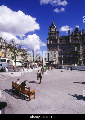 dh Waverley PRINCES STREET EDINBURGH Waverley Marktplatz Dach und Balmoral Hotel Stockfoto