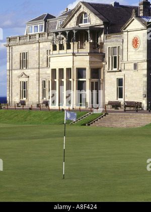 dh Royal and Ancient Course ST ANDREWS FIFE Club House Und achtzehnten Loch 18 Flagge Putting Green Clubhaus niemand 18. Golf schottland Stockfoto