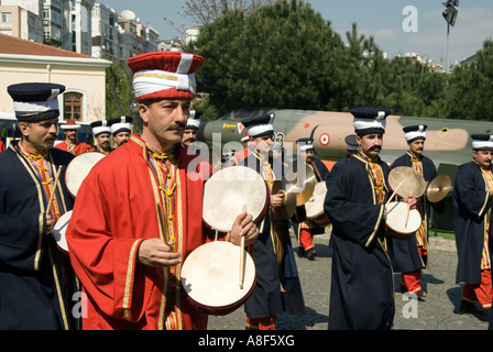 Tägliche konzertante Aufführung der Janitscharen Band in der Military Museum, Istanbul, Türkei Stockfoto