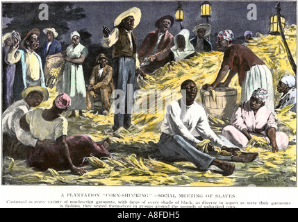 Geselliges Beisammensein von schwarzen Sklaven auf einer Plantage Mais schälen 1800. Handcolorierte halftone einer Abbildung Stockfoto