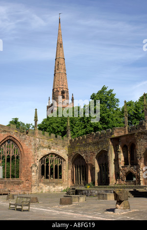 Alte Kathedrale von Coventry und Heilige Dreifaltigkeit spire England UK Stockfoto