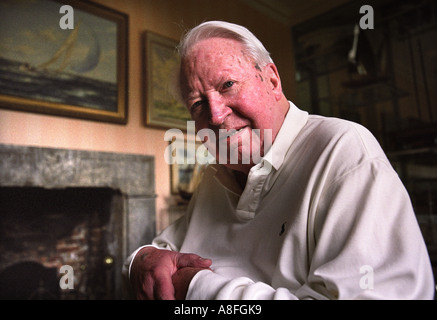 DIE SPÄTEN SIR EDWARD HEATH BEI HOME IN SALISBURY WILTSHIRE UK MÄRZ 2001 Stockfoto