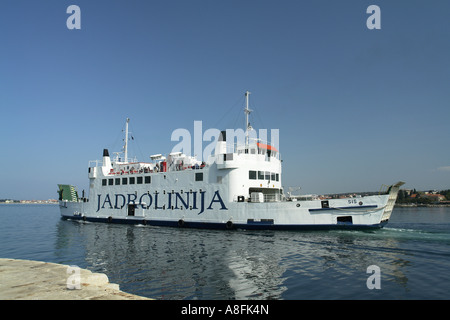 Fähren verkehren zwischen den Inseln Zadar Adria Dalmatien Kroatien Stockfoto