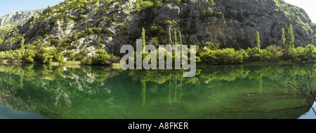 Panorama-Fluss Cetina und Canyon Landschaft von Omis Makarska Riviera Adria Dalmatien Adria Kroatien Stockfoto