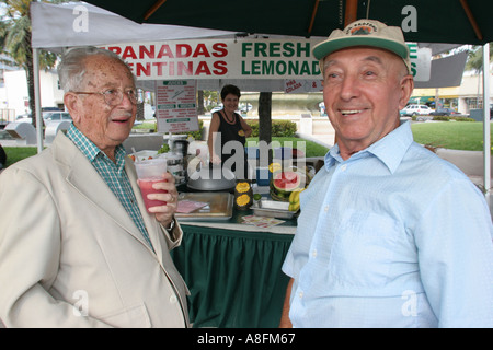 Miami Beach Florida, North Beach, Normandie Isle, Bauernmarkt, Bauernmarkt, Bauern, Produkte, Obst, Gemüse, Gemüse, Lebensmittel, Produkte, Verkäufer Stockfoto