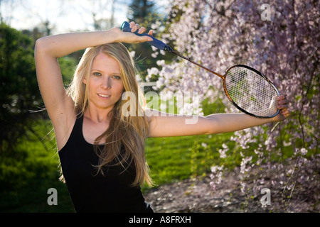 Schöne Mädchen spielen Badminton Stockfoto