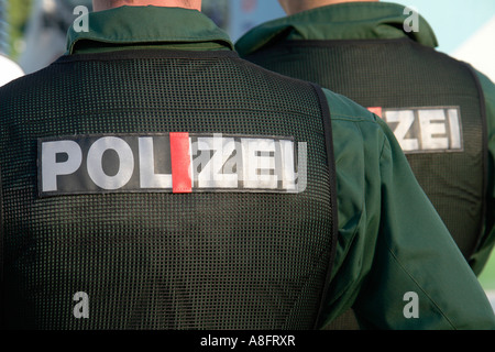 Polizei im Einsatz bei Fußballspiel Stockfoto