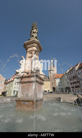 Schmalzturm Schmalz Turm Marienbrunnen Mary Brunnen und Stadthäuser in Hauptplatz Landsberg am lech Bayern Stockfoto