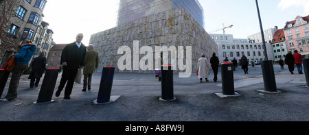 Eröffnete am 9. November 2006 Hauptsynagoge in St. Jakobsplatz mit beweglichen Poller München Bayern Deutschland Stockfoto