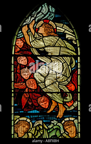 Engel mit Putten, North Fenster in Jesus Church, Troutbeck. Nationalpark Lake District, Cumbria, England, Großbritannien, Europa. Stockfoto