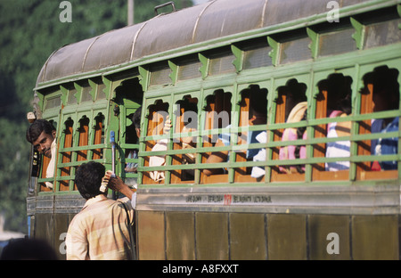 Bus in Traffiuc in Kolkata Kalkutta West Bengal Indien gestoppt Stockfoto