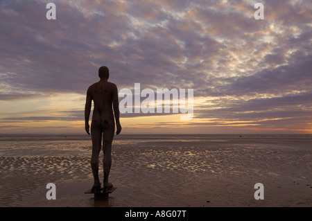 LifeSize Metall Statuen auf Crosby Strand Merseyside England uk gb EU-Europa Stockfoto