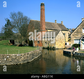 The Old Mill and River Eye, Lower Slaughter bei Bourton on the Water, Cotswolds, Gloucestershire. Stockfoto