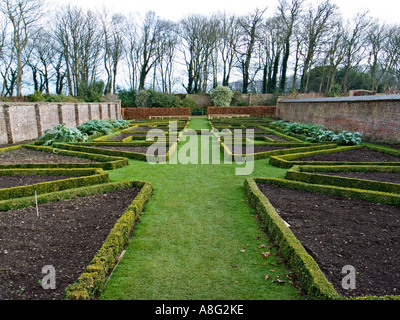 Die formale Gemüsegarten eines herrschaftlichen Hauses gelöscht im Winter zum Frühling Pflanzen - Ardgillan Castle, co. Dublin, Irland Stockfoto